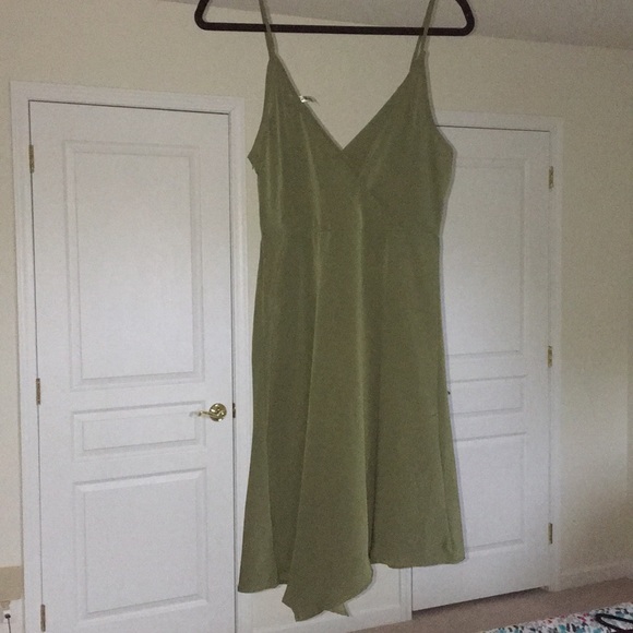 Low//high olive Green💚 dress - Picture 2 of 3